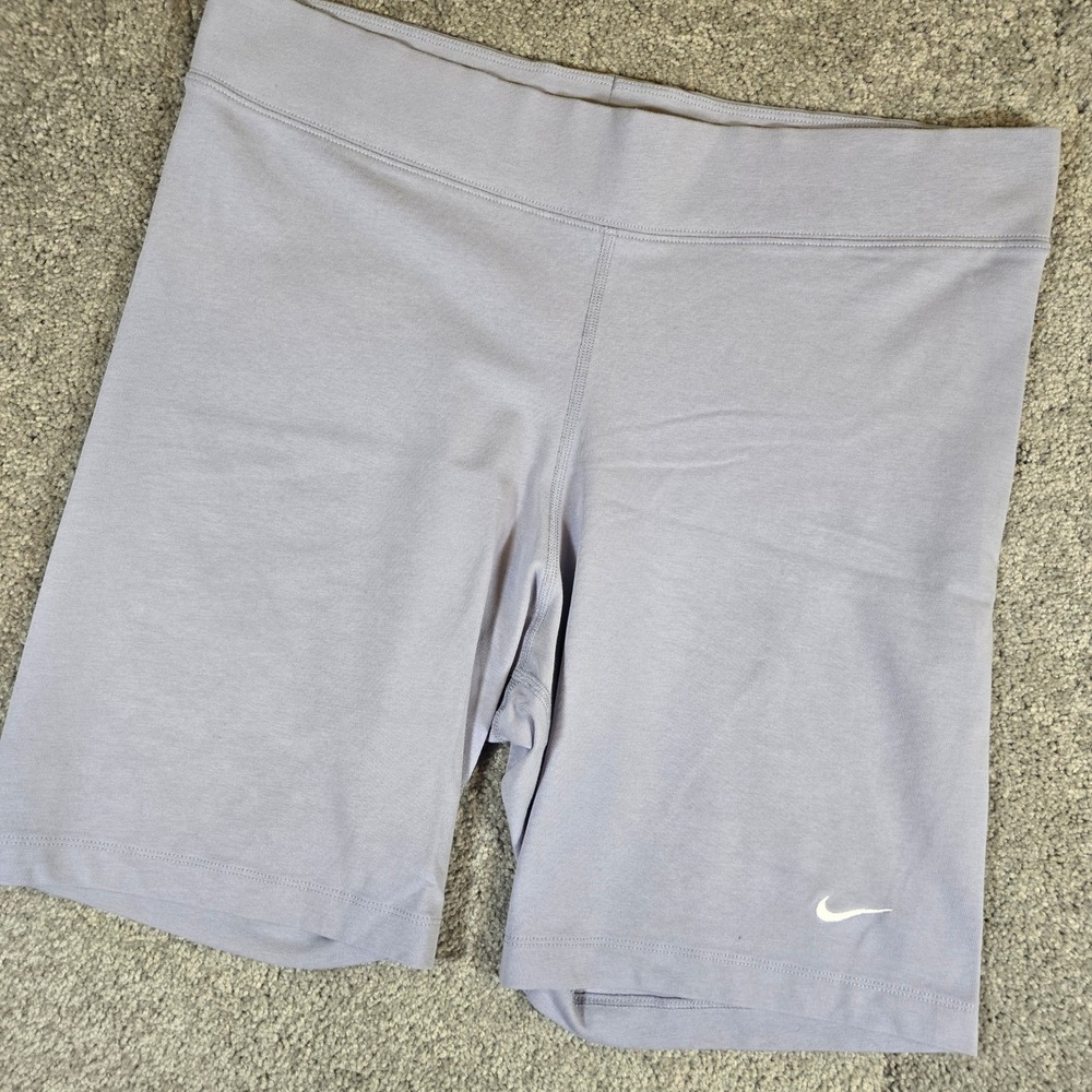 Nike Women's Essential Light Lavender 1X Mid-Rise Bike Shorts